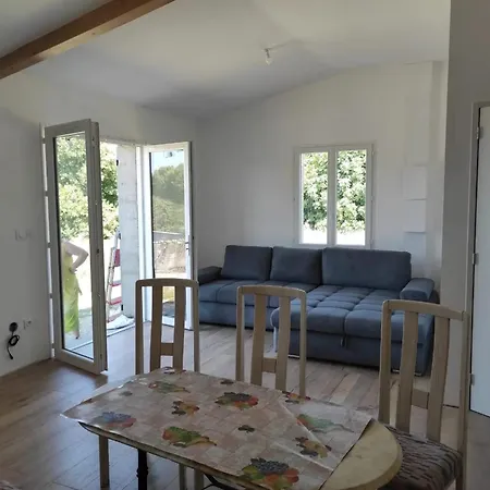 Maison Charmante A Avec Terrasse Et Jardin Holiday home *